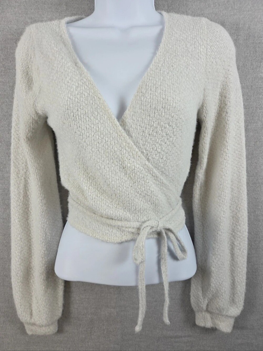 Hollister XS Tie Wrap Eyelash Crop Sweater in Cream